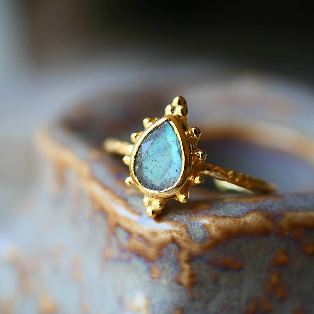 JAYA Ring mit Labradorit