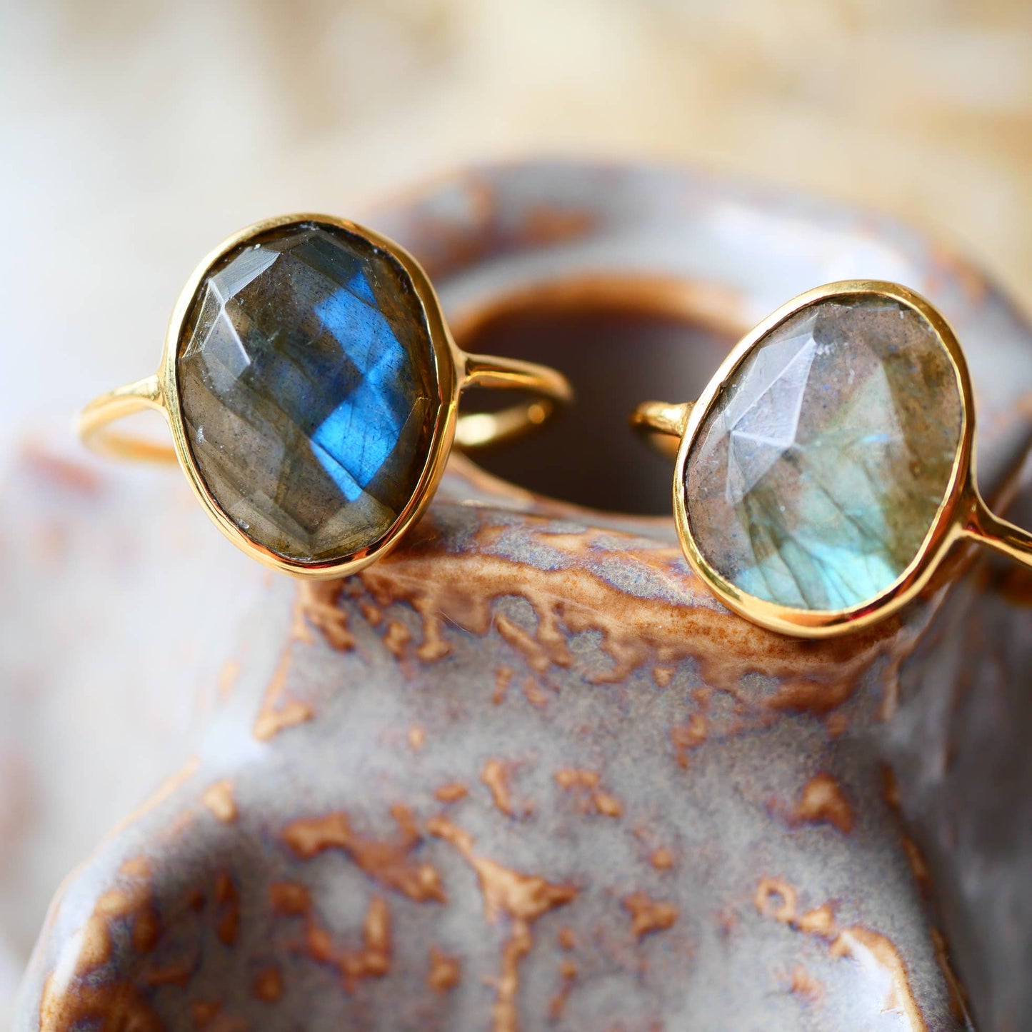 MUKTI Ring mit Labradorit