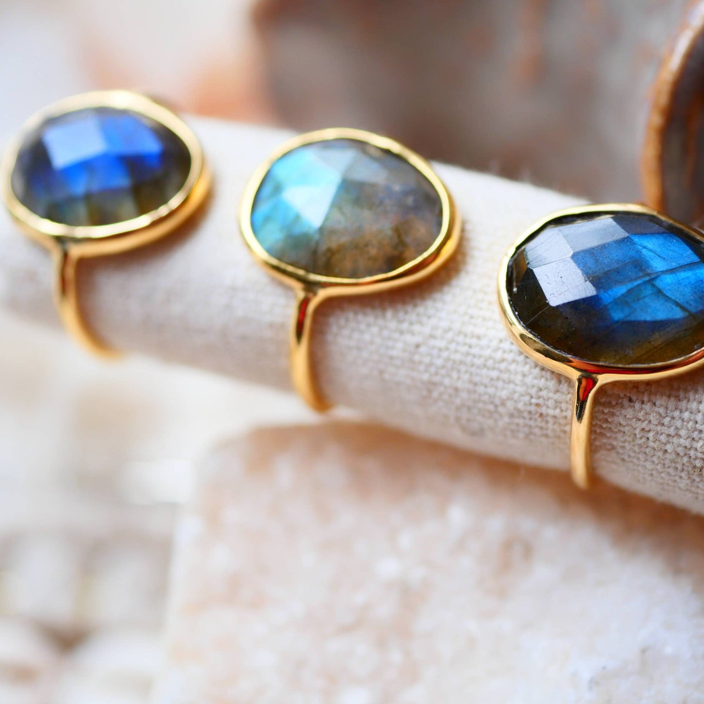 MUKTI Ring mit Labradorit