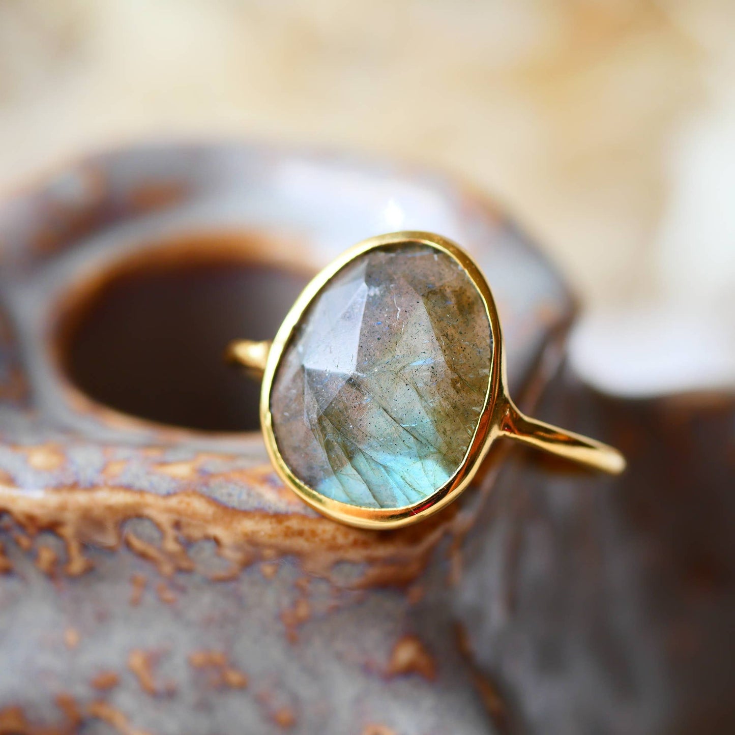 MUKTI Ring mit Labradorit