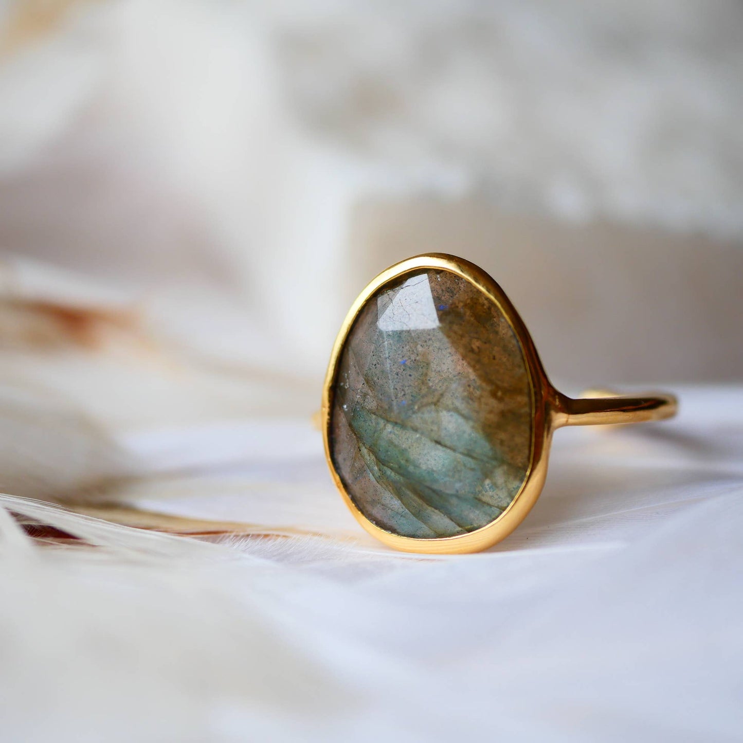 MUKTI Ring mit Labradorit